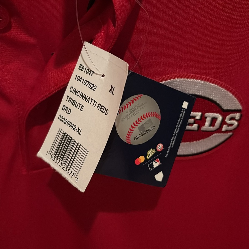 New with tags! Antigua Men's Vibrant Red Polo - Cincinnati Reds - Picture 4 of 5